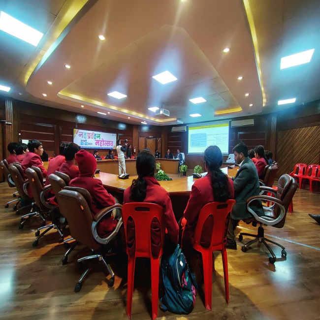 Class 9 attends lecture ' Innovation to Industry' at National Science Centre